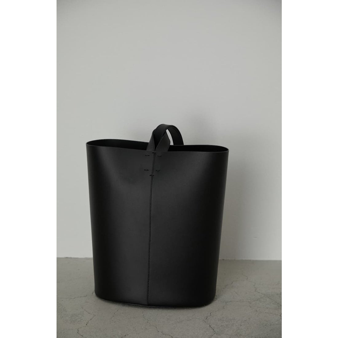 One handle bucket bag BLK