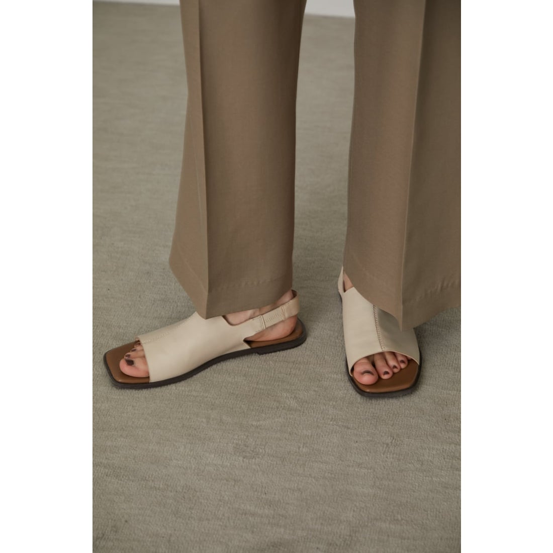 Square toe covered sandal L/BEG1