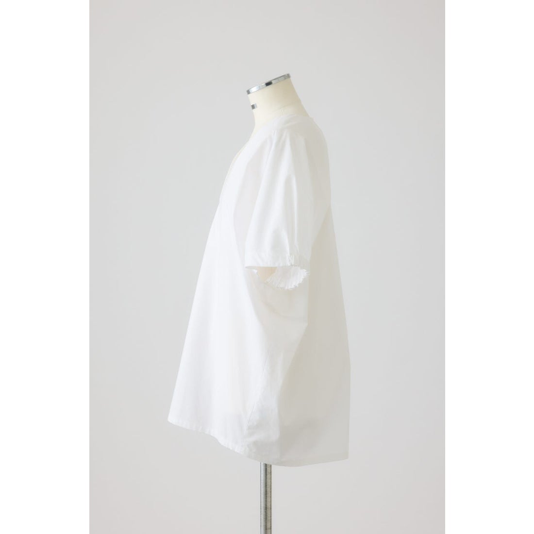 リムアーク RIM.ARK Gather sleeve v－neck PO （WHT） - ファッション