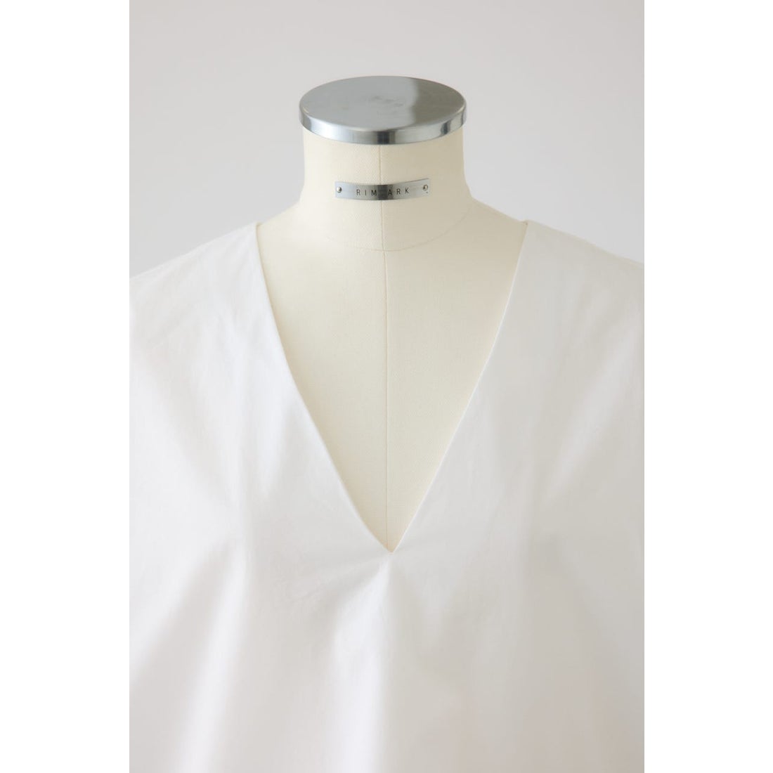 リムアーク RIM.ARK Gather sleeve v－neck PO （WHT） - ファッション 