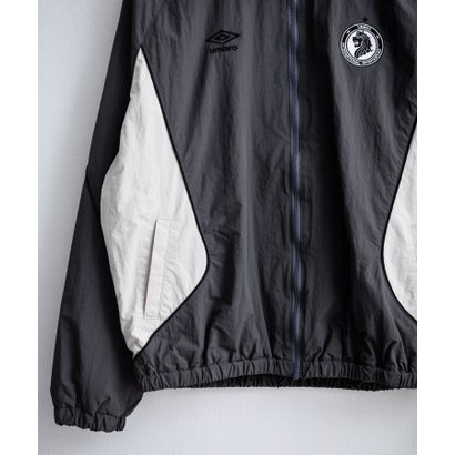 UMBRO アンブロ ナイロンジャケット トラックジャケット メンズ レディース ブルゾン ライトアウター オーバーサイズ リラックス ラグラン 16393 （チャコール）｜詳細画像