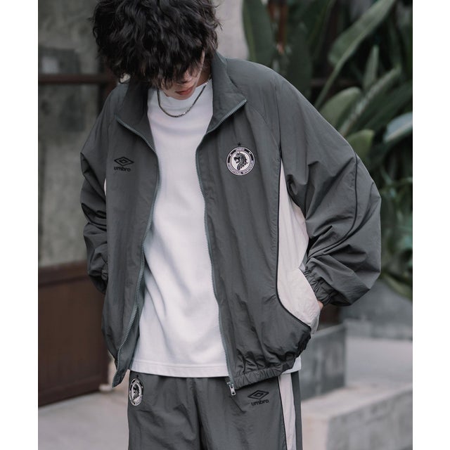 UMBRO アンブロ ナイロンジャケット トラックジャケット メンズ レディース ブルゾン ライトアウター オーバーサイズ リラックス ラグラン 16393 （チャコール）