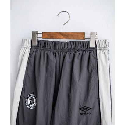 UMBRO アンブロ ナイロンパンツ トラックパンツ メンズ レディース イージー リラックス ウエストゴム 裾スピンドル パイピング 切替デザイン 16394 （チャコール）｜詳細画像