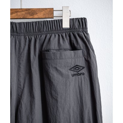 UMBRO アンブロ ナイロンパンツ トラックパンツ メンズ レディース イージー リラックス ウエストゴム 裾スピンドル パイピング 切替デザイン 16394 （チャコール）｜詳細画像