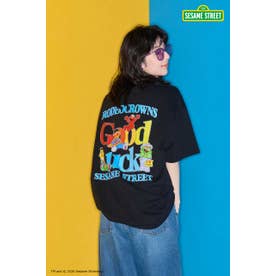 （UNISEX）(SESAMESTREET)GoodLuckTシャツ BLK