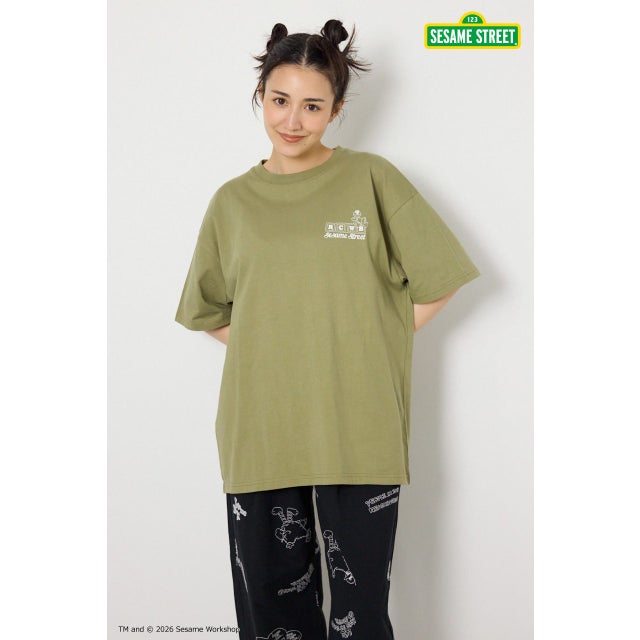 （UNISEX）(SESAMESTREET)GoodLuckTシャツ KHA