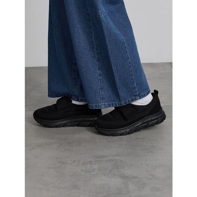 パデッドベルトスニーカー《S／XL WEB限定サイズ》 （ブラック）