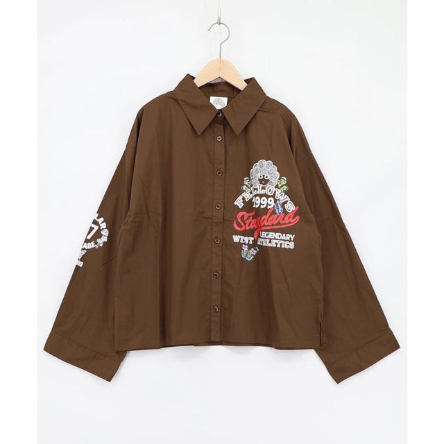2素材展開 ポップロゴお花バックプリントシャツ （ブラウン）