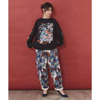 惑星ガールと宇宙ネコ柄Tシャツ （ブラック）｜詳細画像
