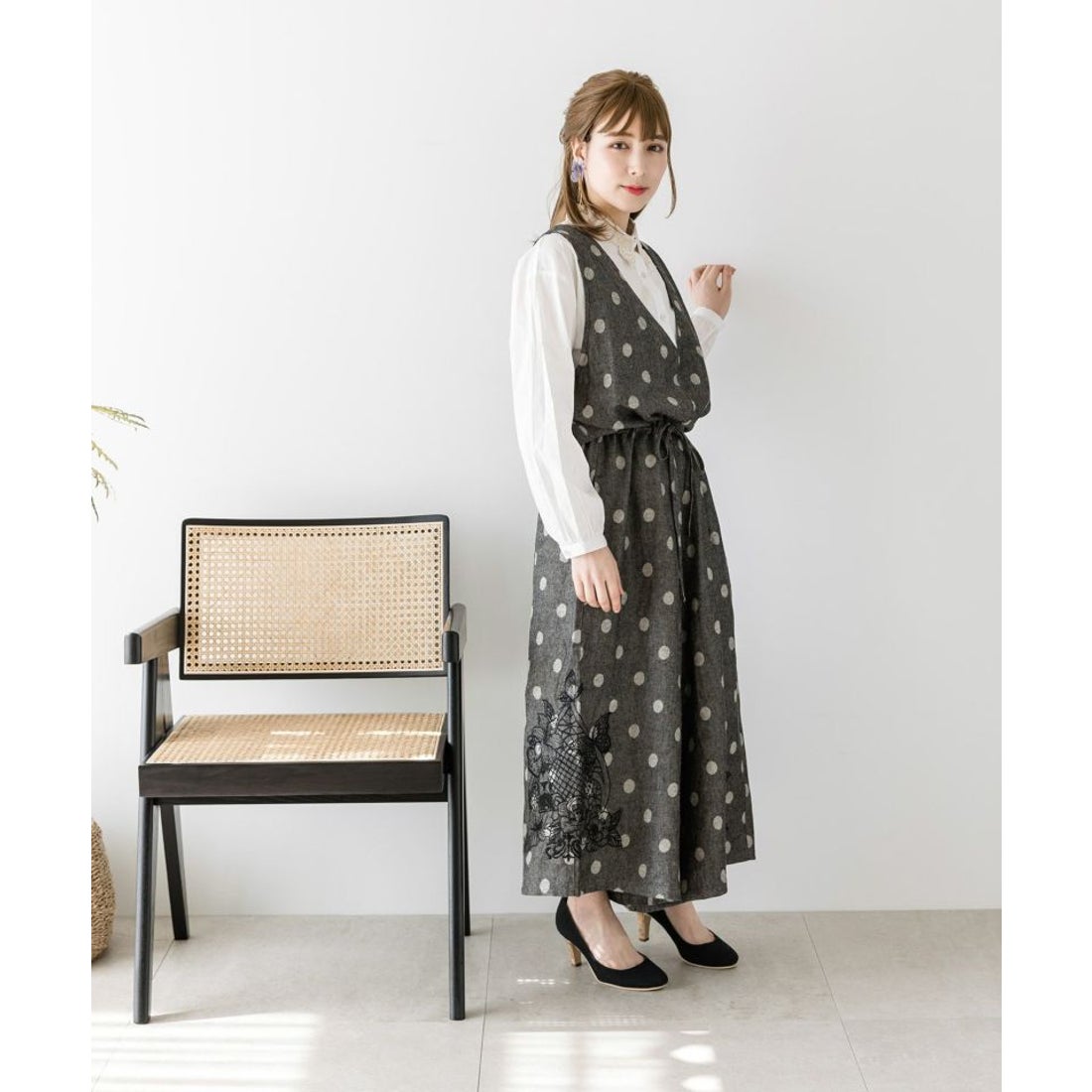 スカラー ScoLar 綿麻ドットジャガード刺繍サロペット （ブラック 