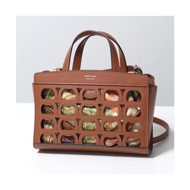 フェラガモ　スェード皮　ミニショルダー Salvatore Ferragamo サルバトーレフェラガモ - レディース ミニ