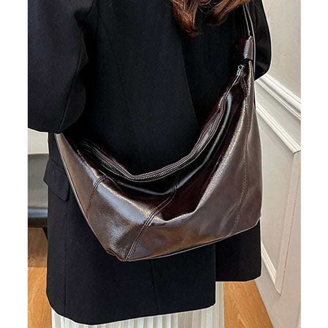 PUレザークロワッサンショルダーバッグ SCCH （ダークブラウン）