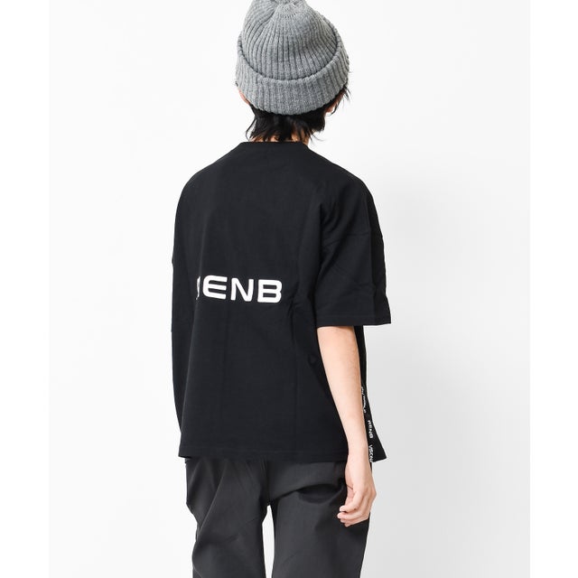 サイドテープ付きバックプリントビックTシャツ （ブラック）