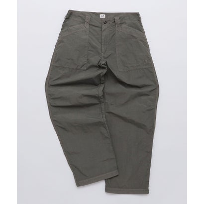 シップス SHIPS C.P.COMPANY: FLATT NYLON LOOSE PANTS （チャコールグレー）｜詳細画像