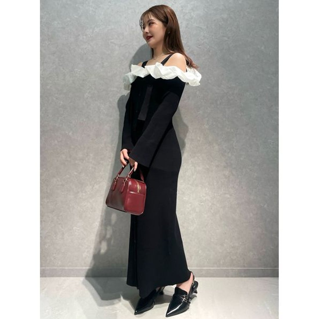 スナイデル SNIDEL フリルドッキングオフショルニットワンピース （BLK 