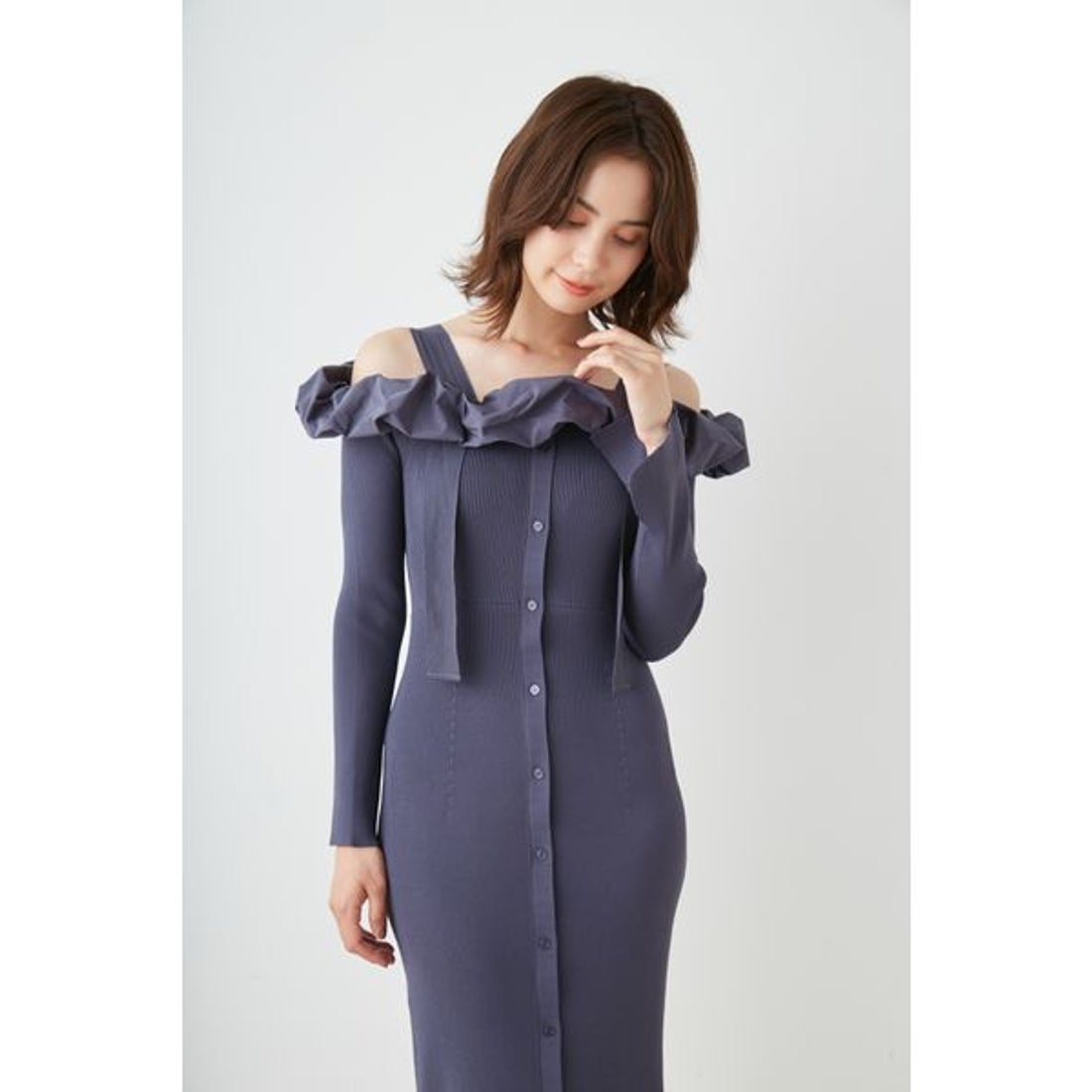 スナイデル SNIDEL フリルドッキングオフショルニットワンピース 
