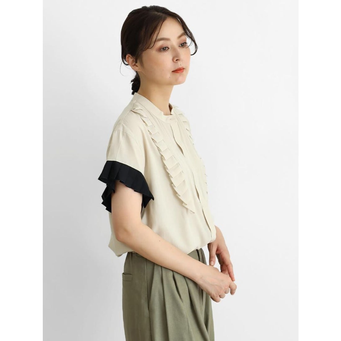 クローブ CLOVE プリーツバイカラーブラウス （カーキ） -ファッション 