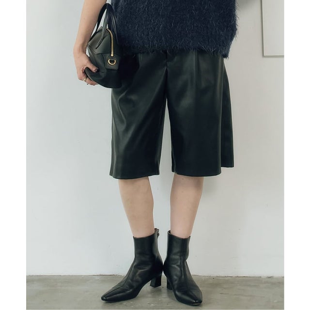 《手洗い可》フェイクレザーイージーハーフパンツ （ブラック）
