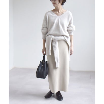 カランシエル quaranciel 《予約》〈手洗い可能〉フォックス ウール ミックス Vネック コンパクト ニット プルオーバー （チャコールグレー）｜詳細画像