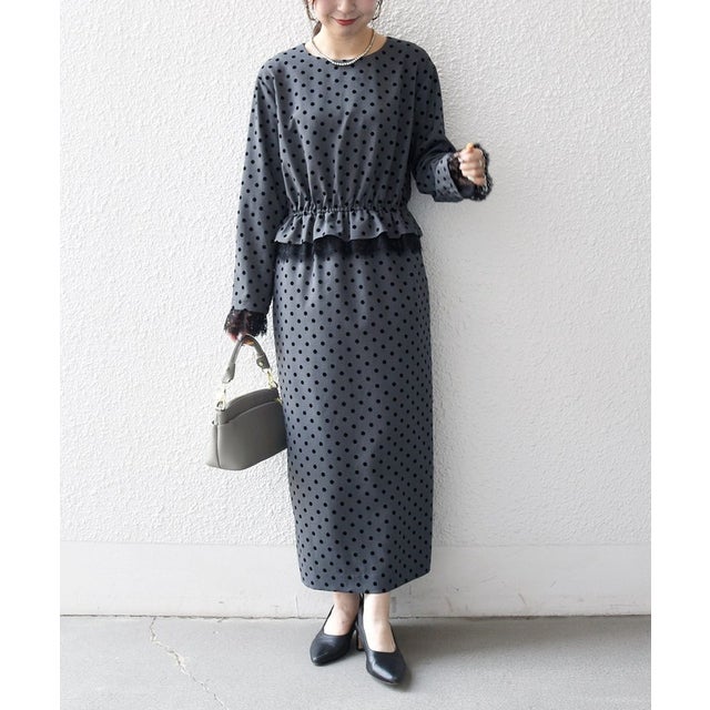 〈洗濯機可能〉フロッキー ドット レース ペプラム ワンピース ［NAVY BLUE］ （チャコールグレー）