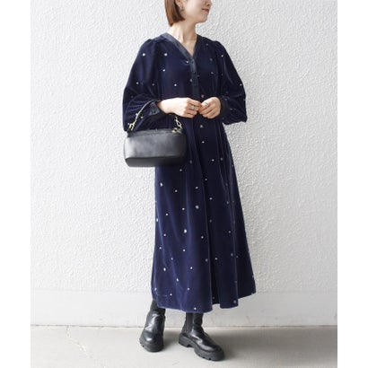 シップス エニィ SHIPS any 《追加予約》〈手洗い可能〉ポリエステル ベロア 刺繍 タック フレア ワンピース （ネイビー）｜詳細画像