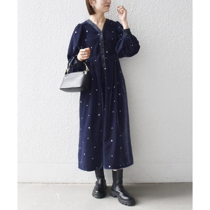 シップス エニィ SHIPS any 《追加予約》〈手洗い可能〉ポリエステル ベロア 刺繍 タック フレア ワンピース （ネイビー）｜詳細画像