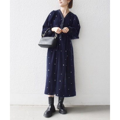 シップス エニィ SHIPS any 《追加予約》〈手洗い可能〉ポリエステル ベロア 刺繍 タック フレア ワンピース （ネイビー）｜詳細画像