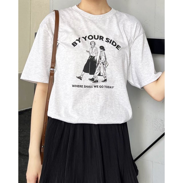 
                    BY YOUR SIDE デザインプリントTシャツ （オートミール）