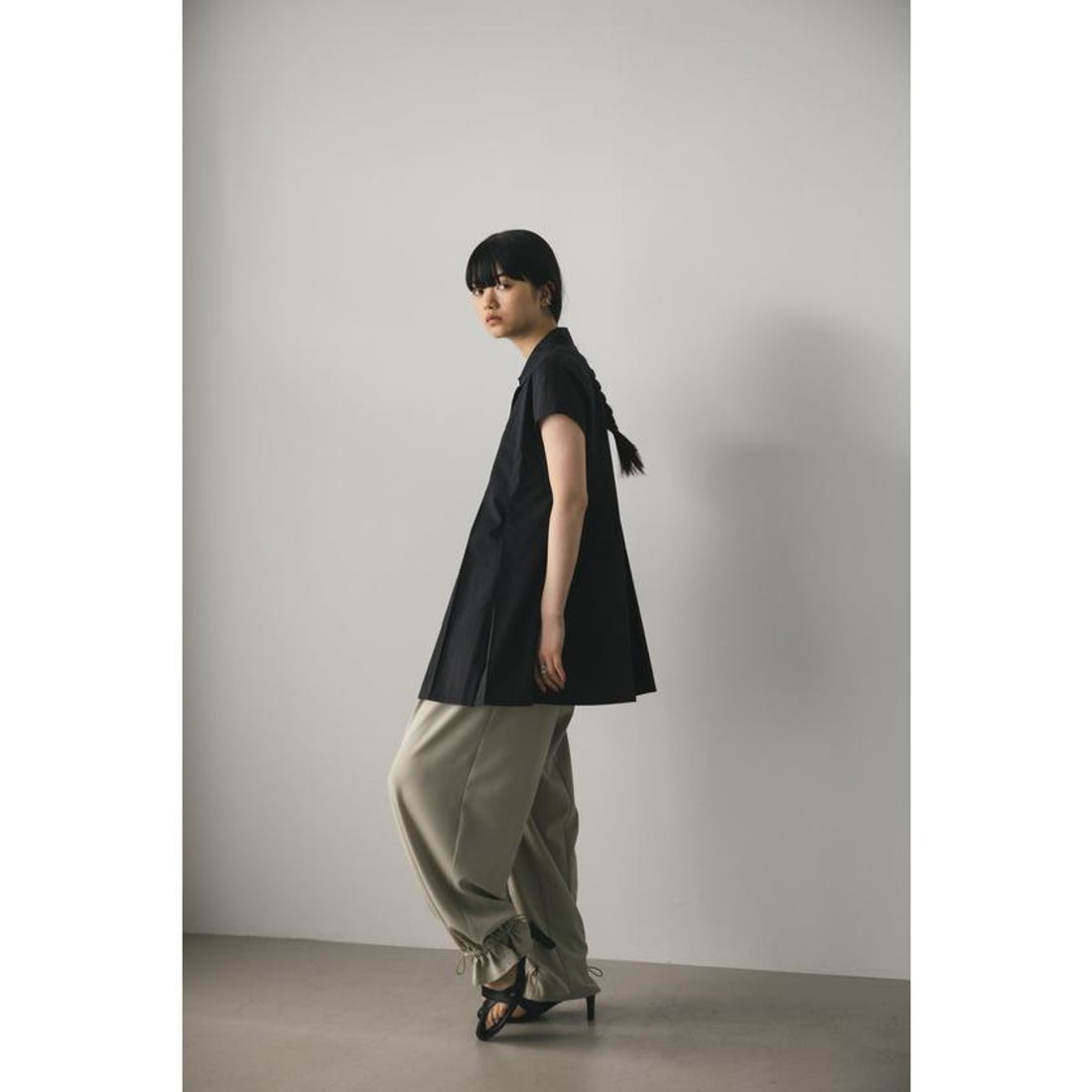 スタイルミキサー STYLEMIXER タックフレアノースリーブシャツ （BLK 【新品未使用】STYLEMIXER タックフレアノースリーブシャツ