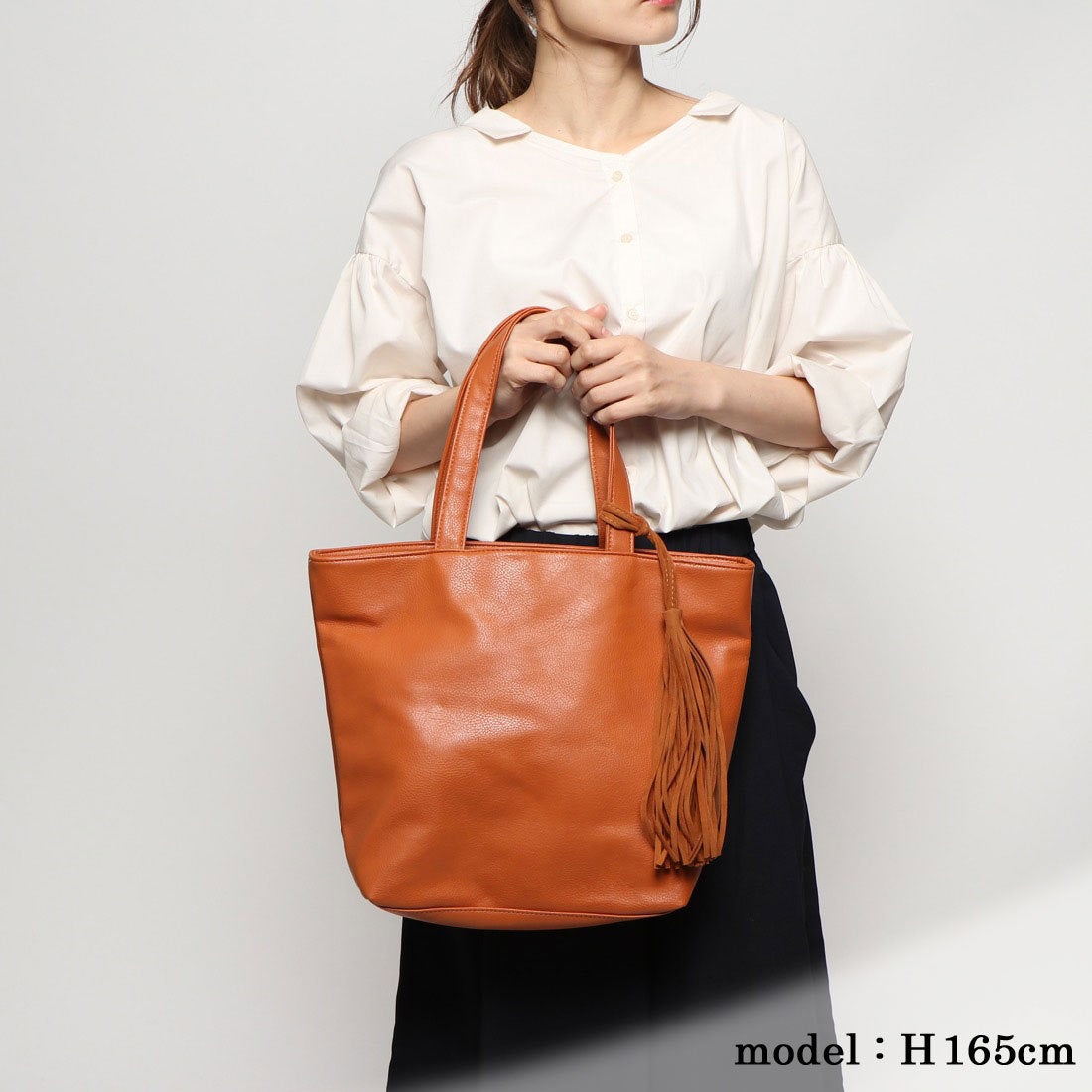テチチ テラス Te chichi TERRASSE タッセル付トートバッグ （キャメル 