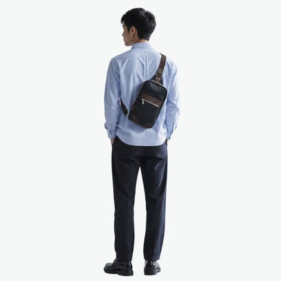 タケオキクチ TAKEO KIKUCHI ボディバッグ メンズ レディース 小さめ ブランド きれいめ 大人 撥水 おしゃれ シンプル ナイロン コンパクト 斜め掛け 肩掛け 縦型 丈夫 A5 サード ワンショルダーバッグ 723901 （グレー）｜詳細画像