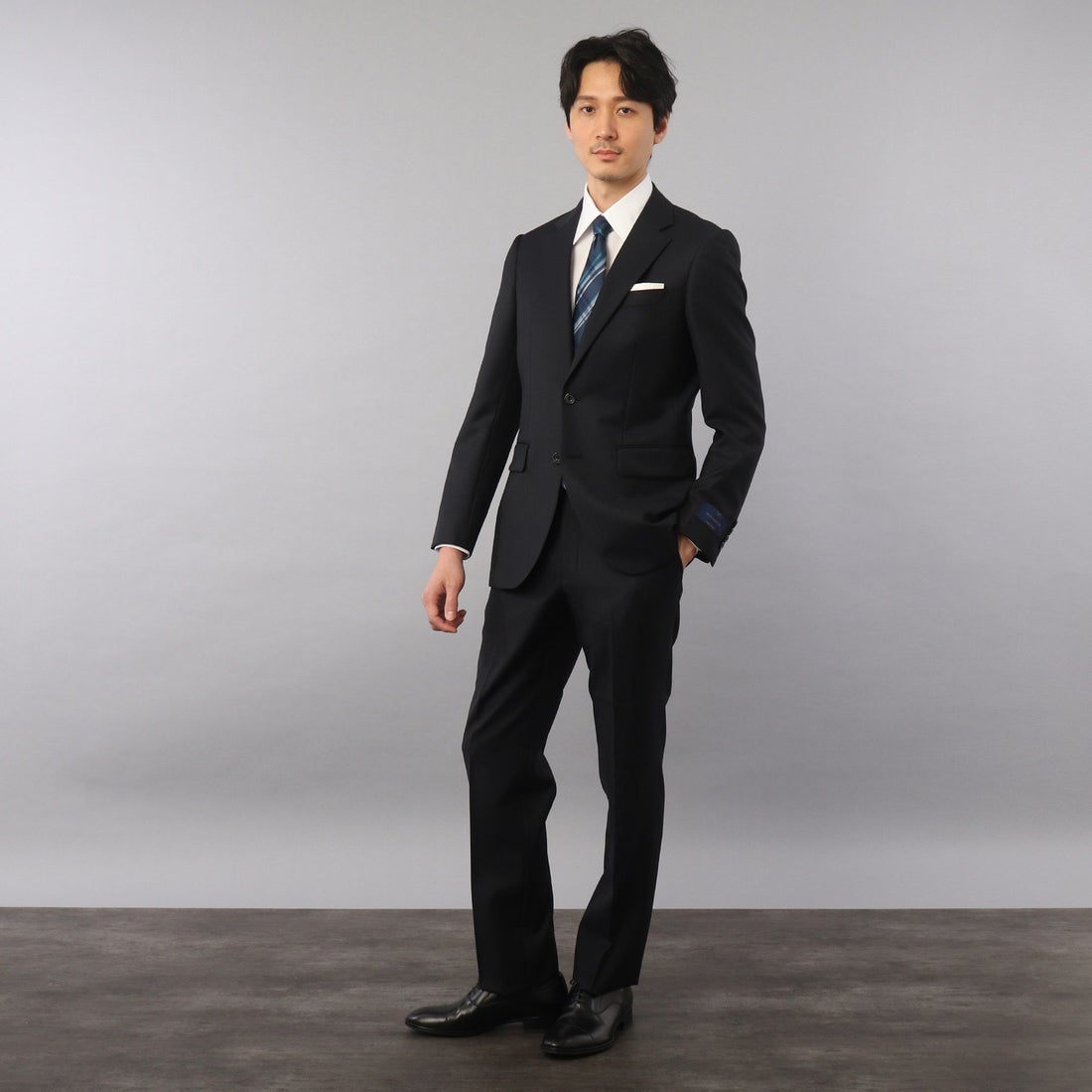 美品 TAKEOKICHIタケオキクチ シャドーオルタネイトスーツ ブラック3 タケオキクチ TAKEO KIKUCHI 【シーンを問わないスーツ】シャドー