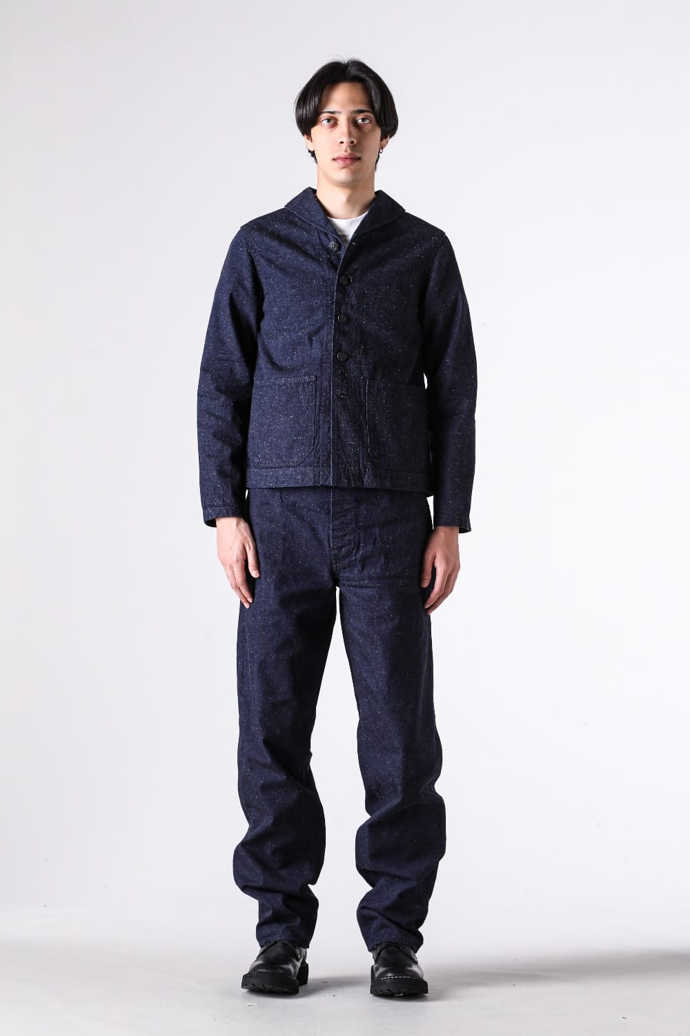 Seamens JumpersとTrousersの全身・正面