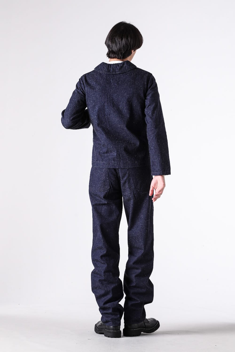 Seamens JumpersとTrousersの全身・背面
