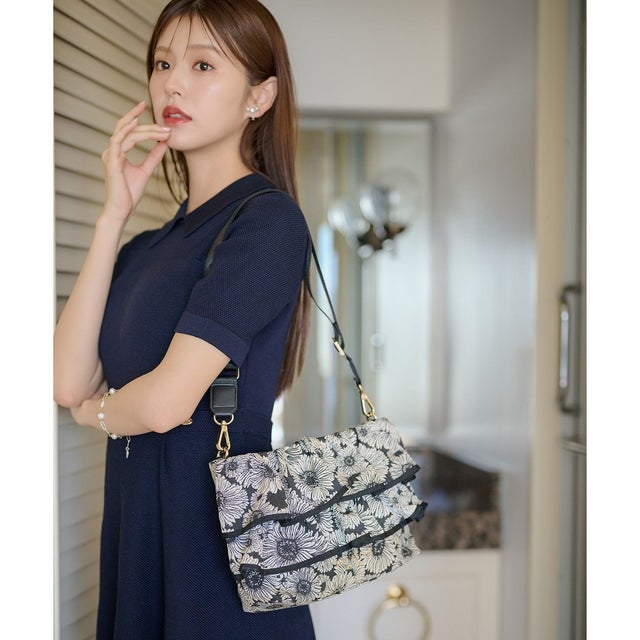 FRILL POCHETTE ポシェット （ブラック系1）