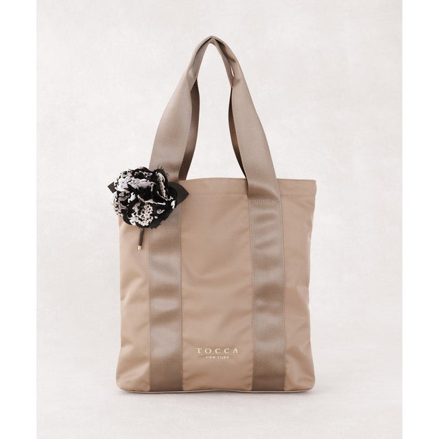【アップサイクルコサージュ付き・美香＆Lov?coコラボ・数量限定・A4サイズ対応】FLOWER IN HEART BAG バッグ （ベージュ×サザンカA）