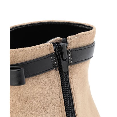 TOCCA CLOVER BELTED BOOTS ブーツ （アイボリー系）｜詳細画像