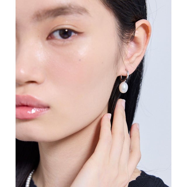 DROP PEARL HOOP EARRINGS イヤリング （シルバー系）