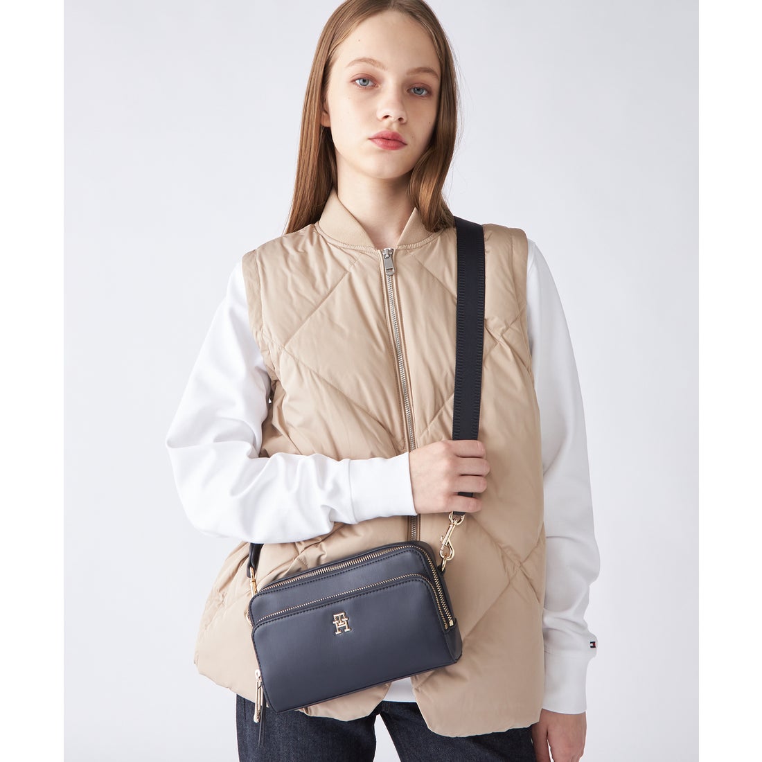 トミー ヒルフィガー TOMMY HILFIGER アイコニックソリッドカメラ 
