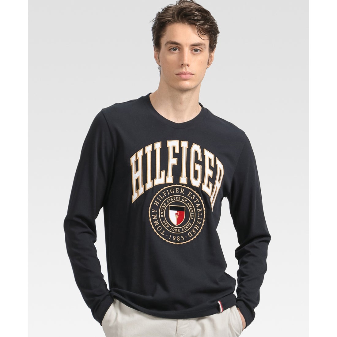 トミーヒルフィガー TOMMY HILFIGER シールドロゴ ロングスリーブ Tシャツ （ネイビー）