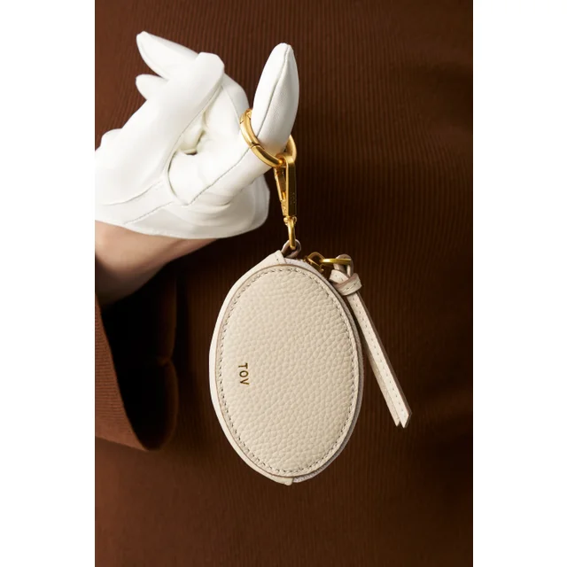 GRAIN LEATHER OVAL CHARM （White）