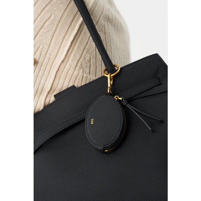GRAIN LEATHER OVAL CHARM （Black）