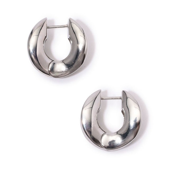 Kenneth Jay Lane Hoop Huggie ピアス （81 シルバー）