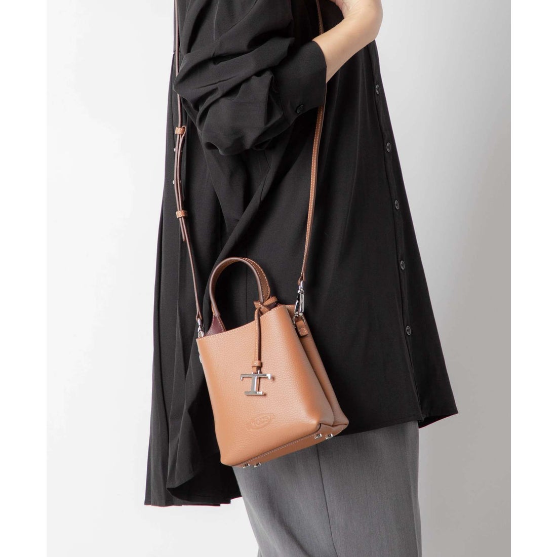 トッズ TOD'S トッズ TOD'S XBWAPAT 9000 QRI トートバッグ レディース