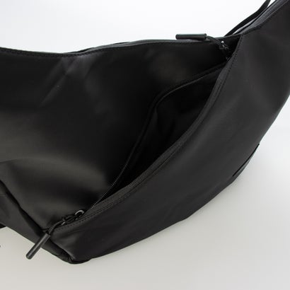 Tech Nylon Crescent Shoulder Bag / テックナイロン クレセント ショルダーバッグ 【韓国デザイン】 NEO （ブラック）｜詳細画像