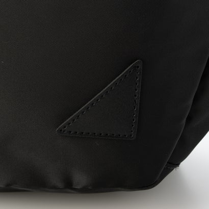 Tech Nylon Crescent Shoulder Bag / テックナイロン クレセント ショルダーバッグ 【韓国デザイン】 NEO （ブラック）｜詳細画像