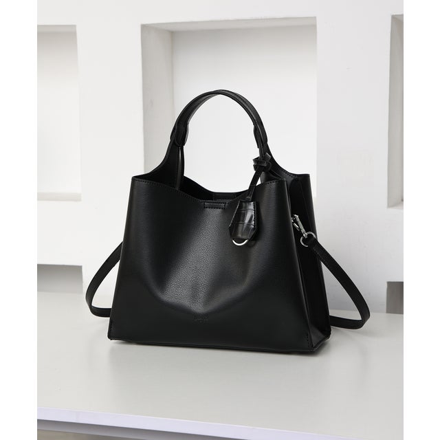 軽量スムース クロコキーチャーム付両アオリポケットハンドバッグ （BLK）