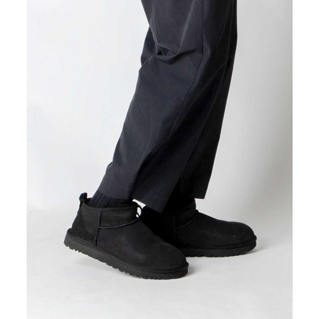 アグ UGG クラシックウルトラミニ 1116109 ブーツ メンズ シューズ ムートンブーツ CLASSIC ULTRA MINI シープスキン  ショート ボア （ブラック） -靴＆ファッション通販 ロコンド〜自宅で試着、気軽に返品