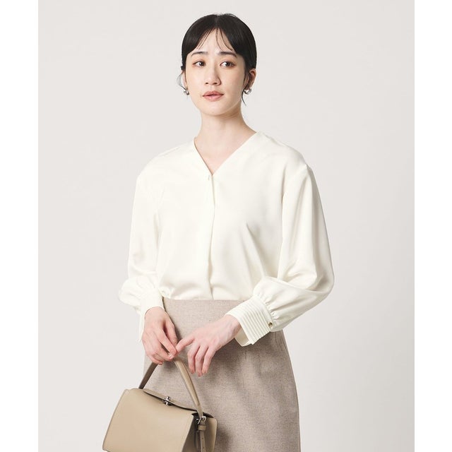 サテン ラウンド Vネック ブラウス （OFF WHITE）