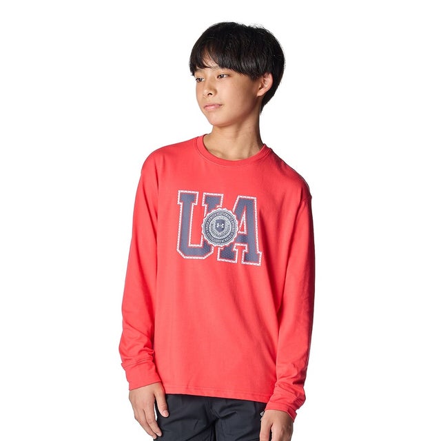 /キッズ/UA PERFORMANCE COTTON VARSITY LOGO LONG SLEEVE T-SHIRT （Lava Red /  / Downpour Gray）